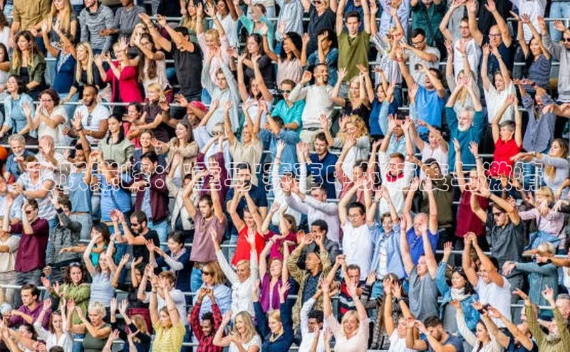 飞跃巅峰：\'重马\'赛事中的速度与激情